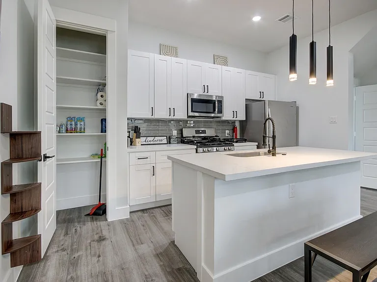 9305 Tower St — Photo 22