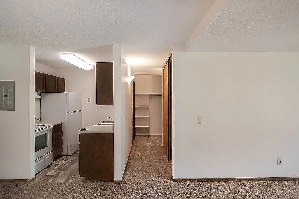 The Oaks Apartments — Photo 3