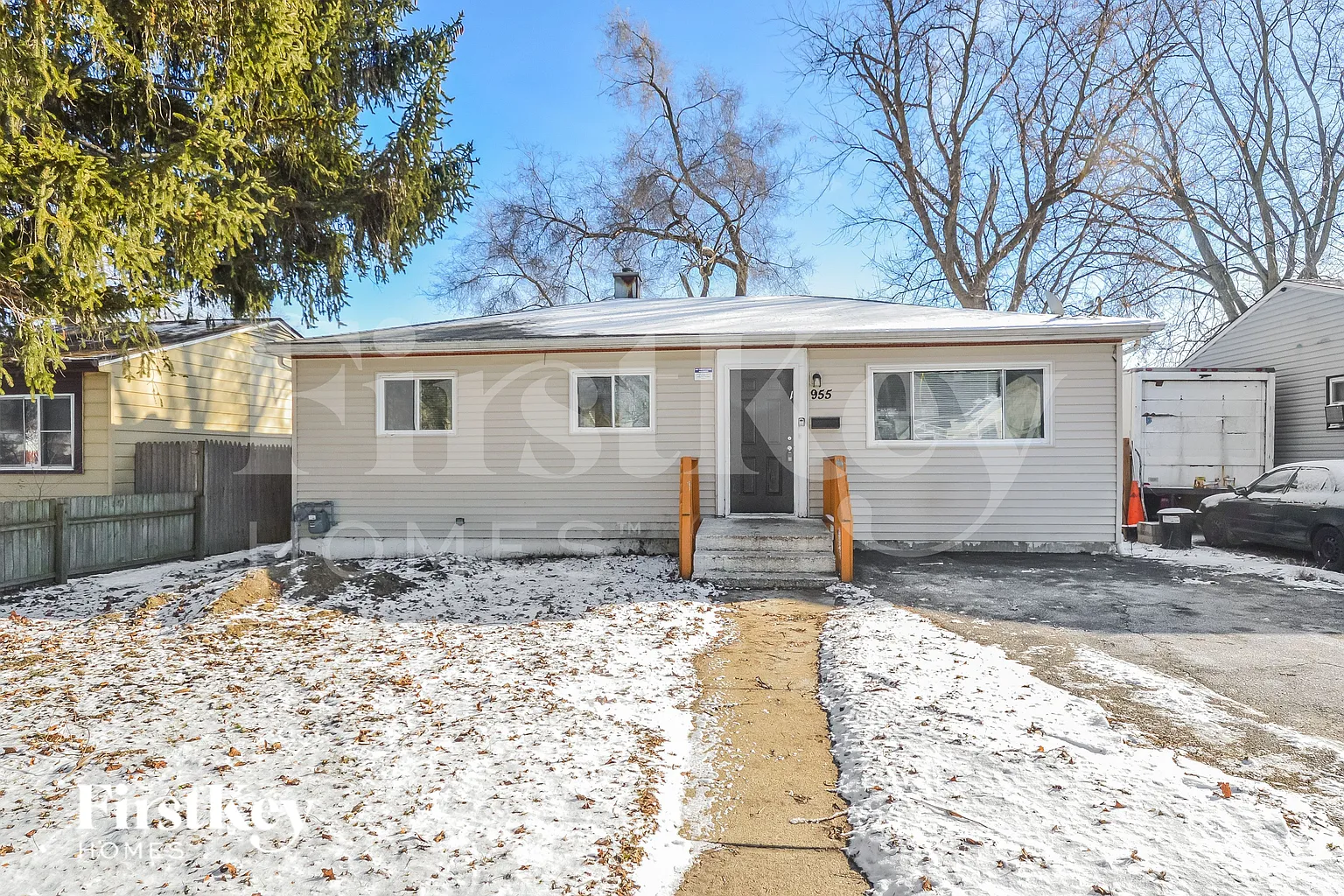 955 Lorraine Ave photo 1