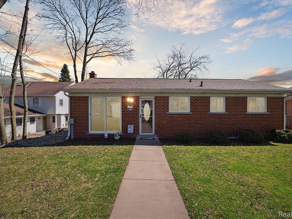 1st image of 8445 Woodland Shore Dr