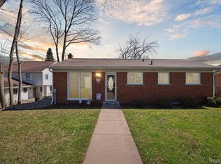 8445 Woodland Shore Dr, Brighton, MI
