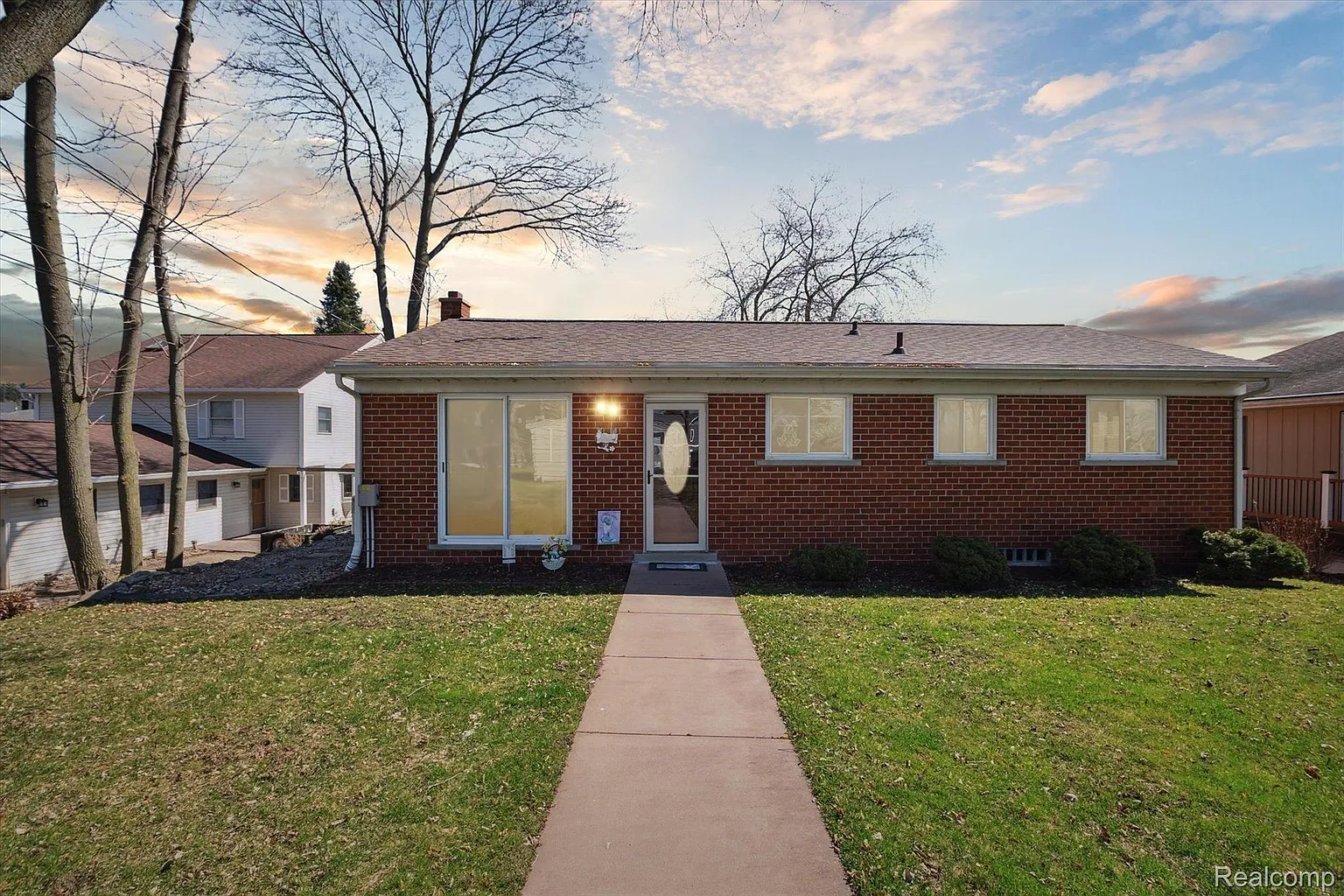 8445 Woodland Shore Dr photo 1