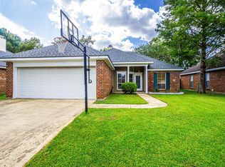 318 Pear Tree Cir, Broussard, LA 70518