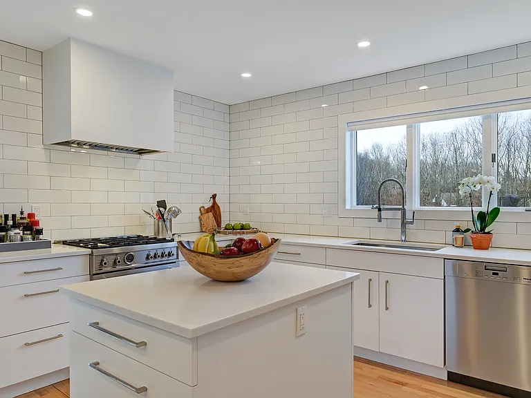 15 Margaret Dr — Photo 18