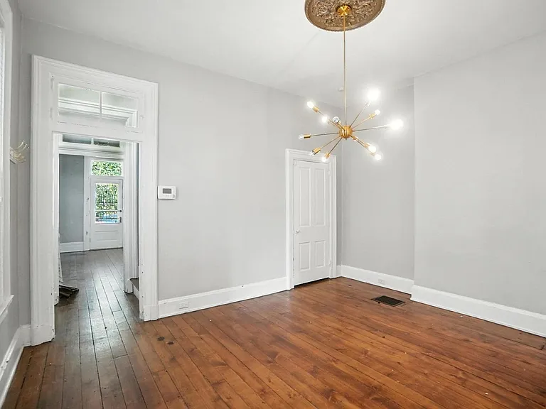 843 Overton St — Photo 9