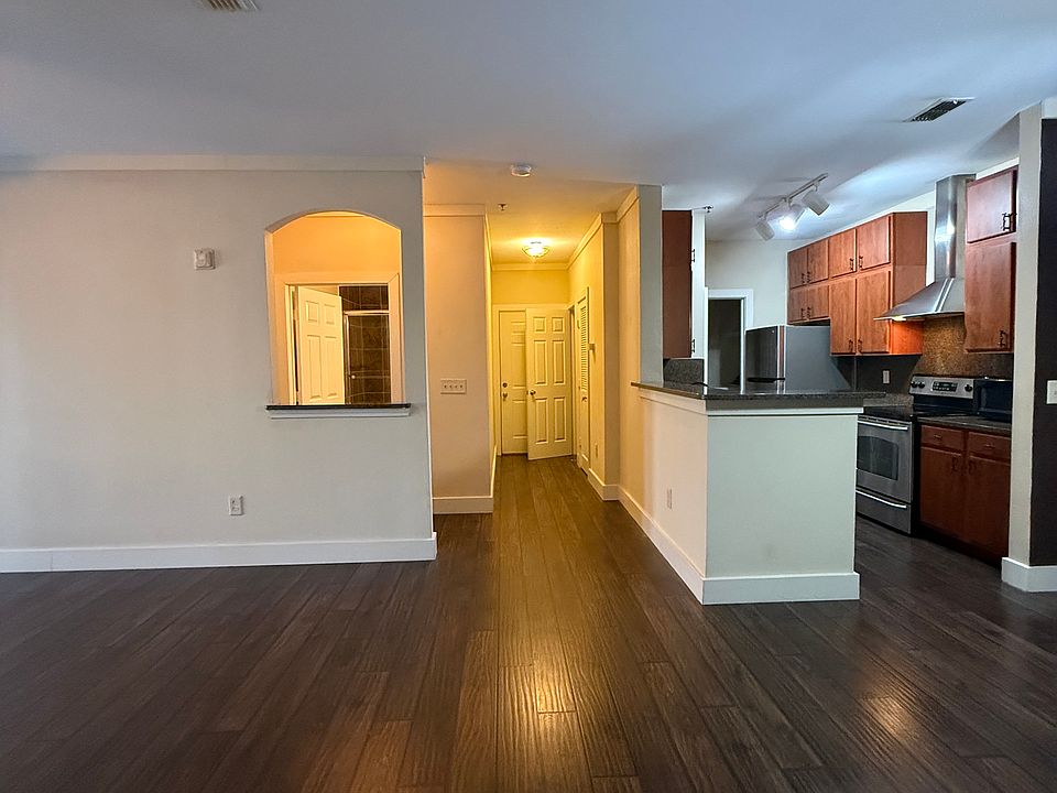1st image of 600 Vista Lake Dr APT 106