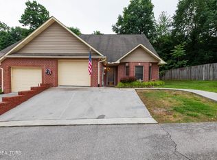 137 Pinewood Dr, Lenoir City, TN 37771