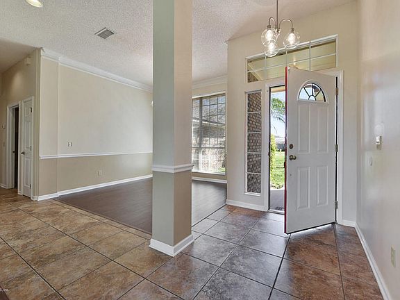 5th image of 14231 Twin Falls Dr E