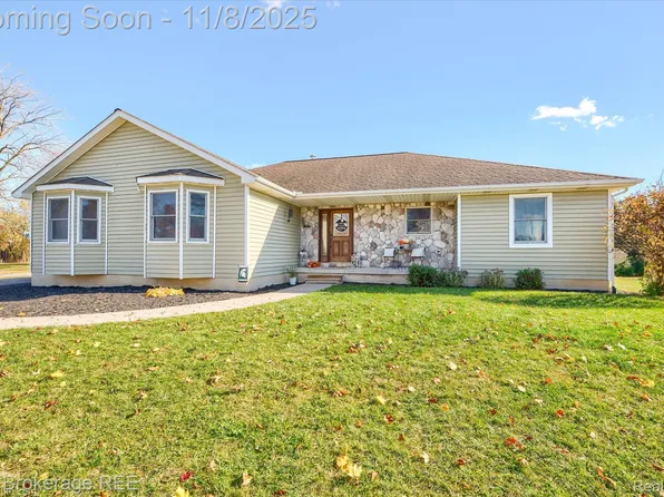4203 Crystal Cove Ct, Linden, MI 48451