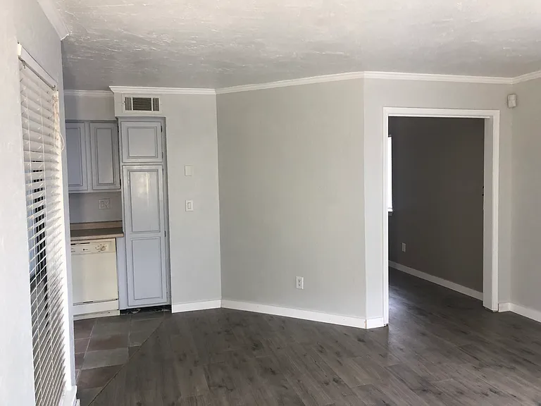 11530 N May Ave #D104 — Photo 4