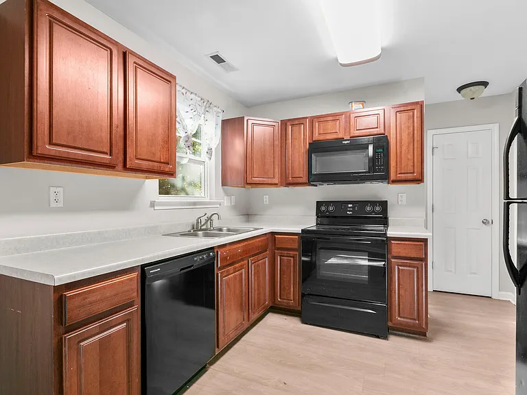 55 Thea Ln — Photo 12
