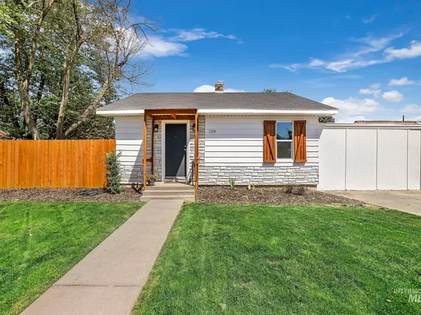 128 5th St, Filer, ID 83328