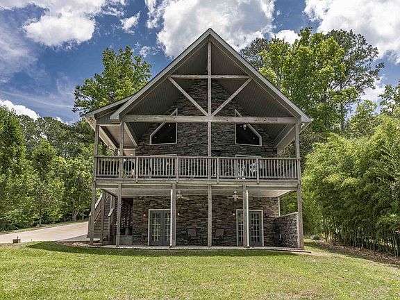 3rd image of 124 Oak Ln