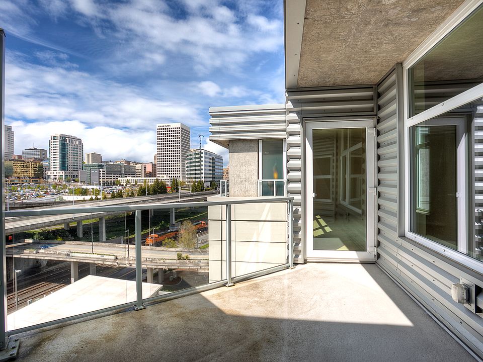 1st image of 1515 Dock St #Penthouse 905