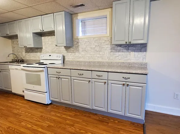 1349 Beach Dr, Lake Orion, MI 48360