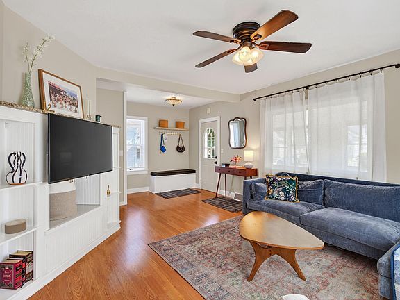 4th image of 3018 Grand St NE
