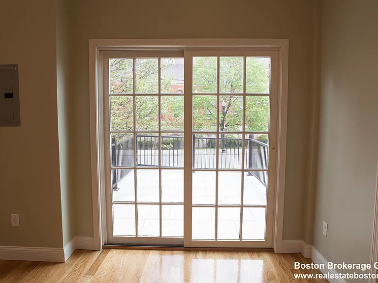 409 Dudley St — Photo 34