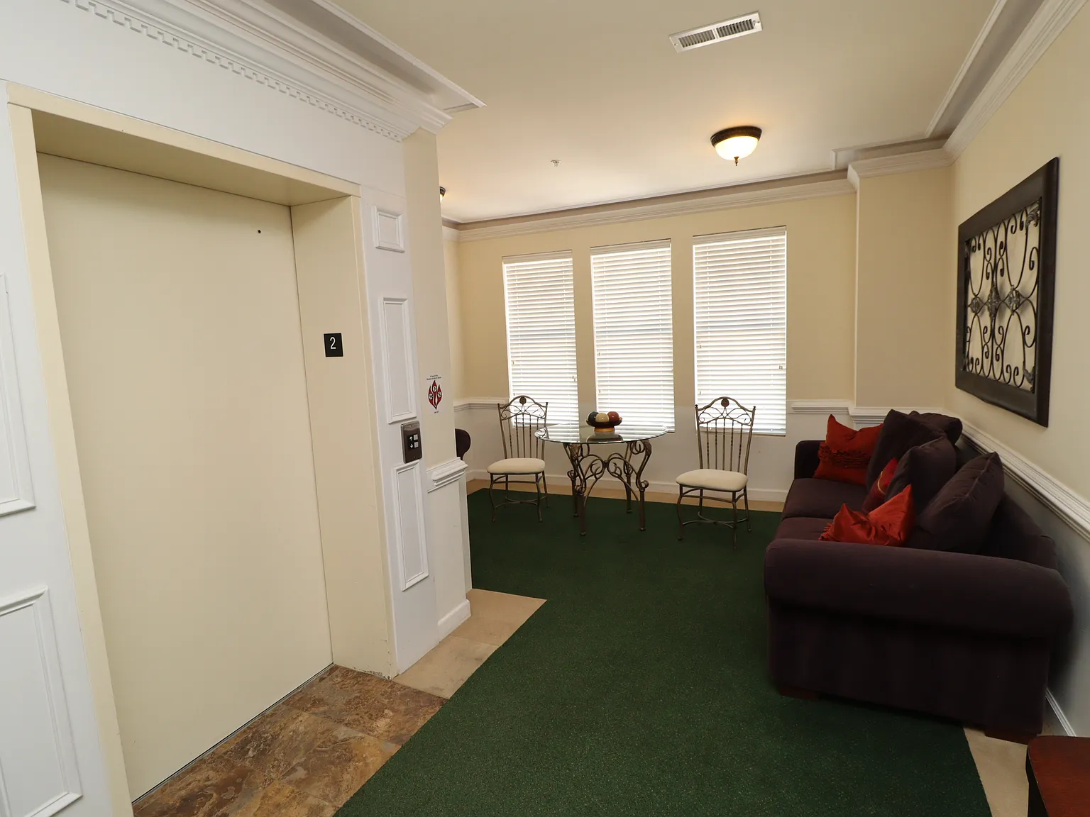Spacious Haddon Hall Condo Available Immediately — Photo 2