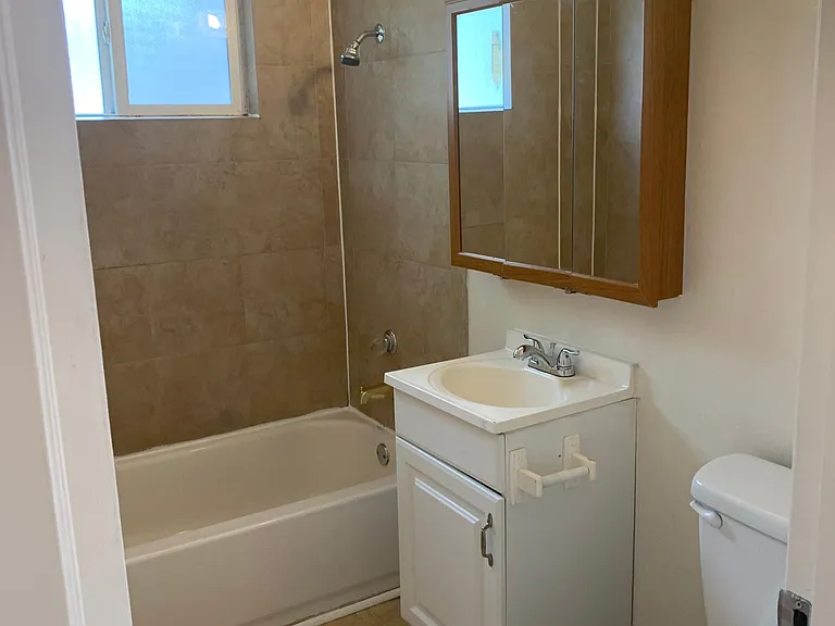 521 E Monte Vista Ave #C — Photo 4