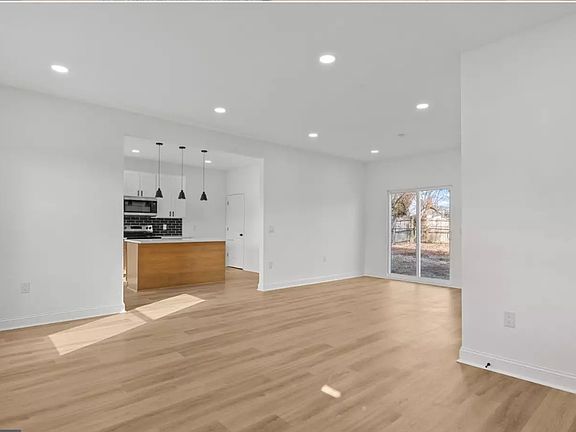 View as you enter the home.
Spacious and open floor to aid in any design you choose to do.