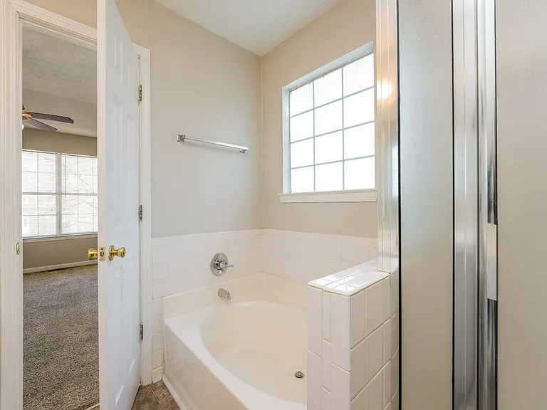 3213 Kings Glen Dr — Photo 13