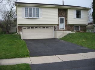 913 Hastings Ln, Hanover Park, IL 60133