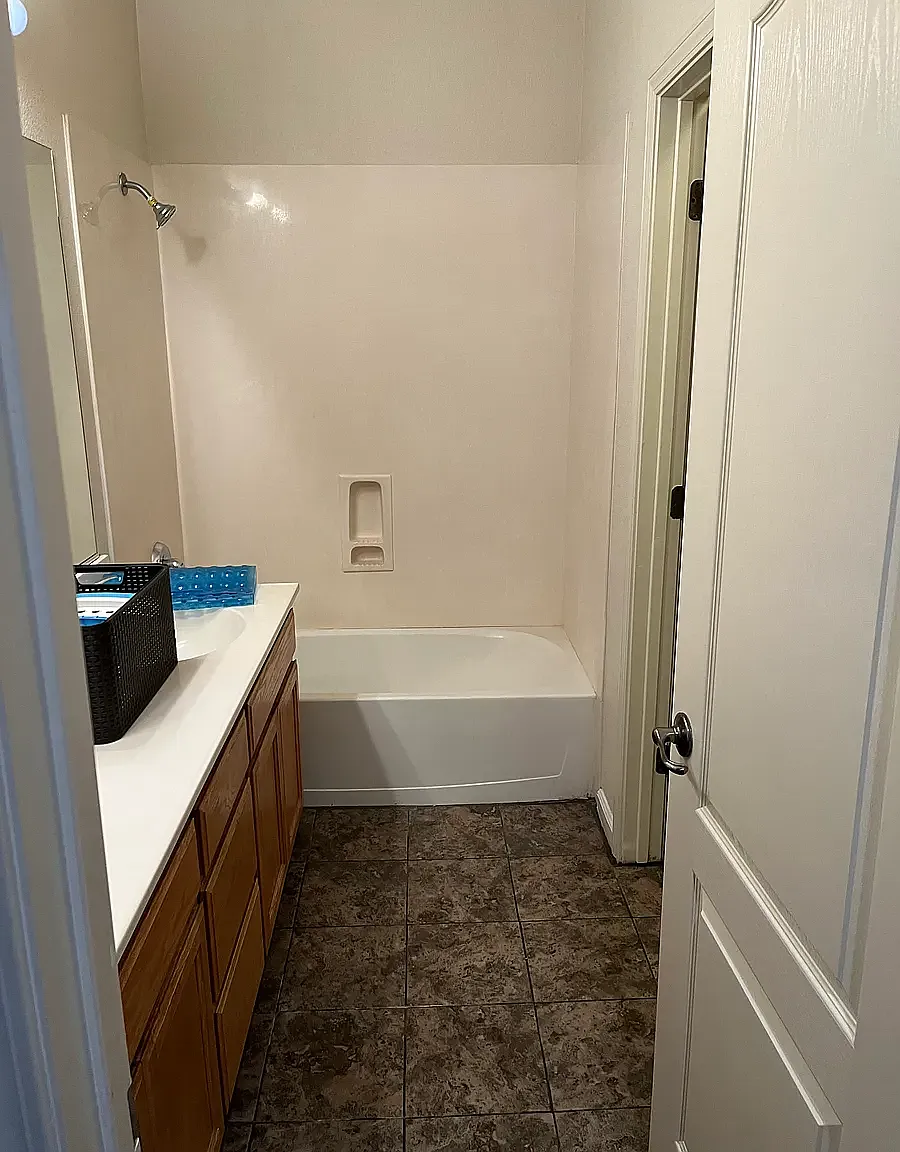 4 bed, 2311 sqft, $3,200 — Photo 4