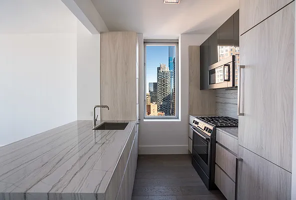 Rented by Greystar | media 12