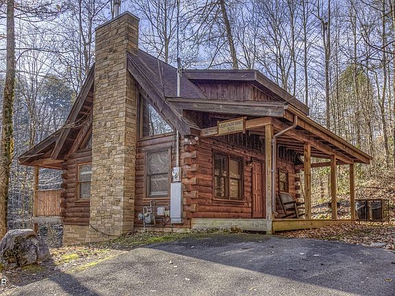2nd image of 520 Ogle Dr