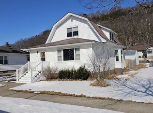 313 Dewey St, Cassville, WI 53806