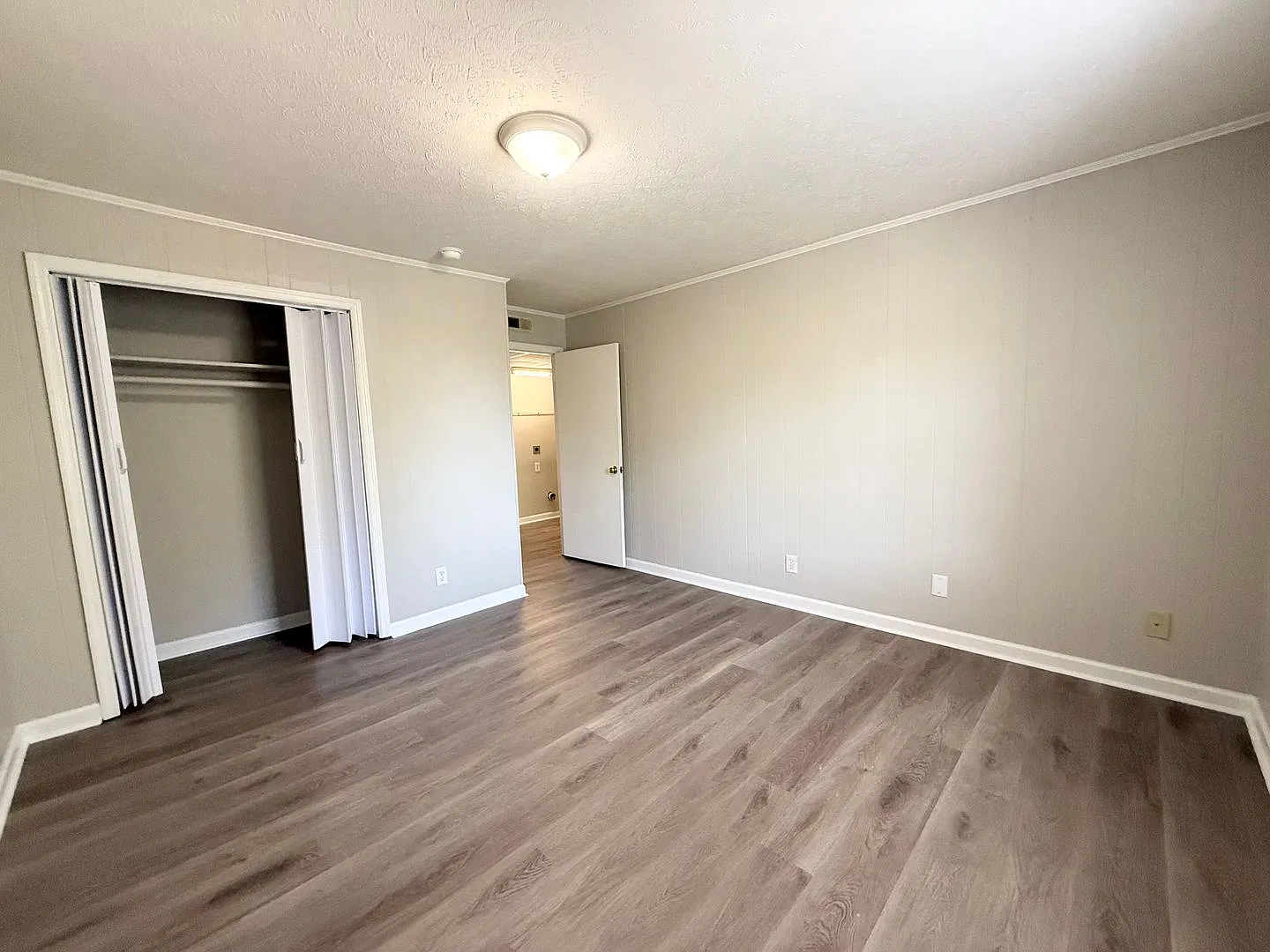 First Floor 2 Bedroom Apartment Available in Drexel — Photo 4