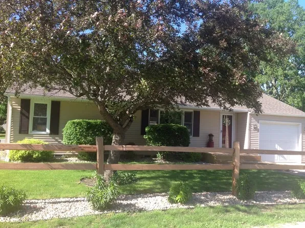 210 W Chestnut St, Sheffield, IL 61361