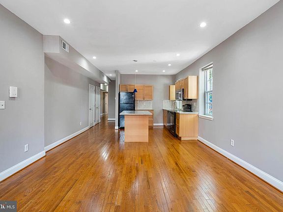 4th image of 1757-59 Frankford Ave #1