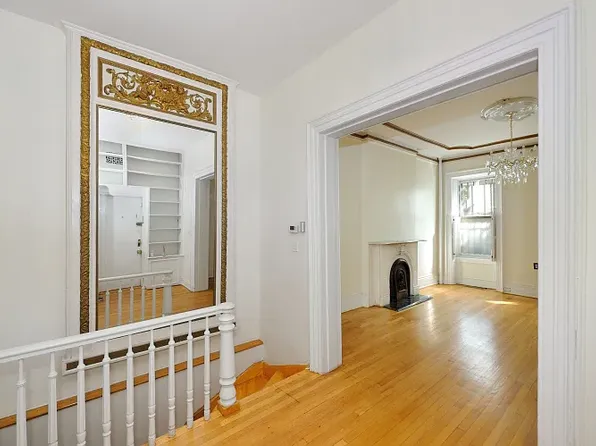 309 E 52nd St #1, New York, NY 10022