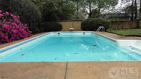 2nd image of 819 Greenleaf Dr #3