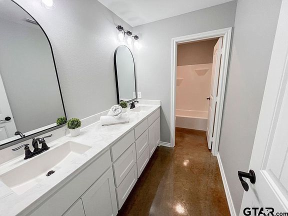 4th image of 11857 Tara Ln
