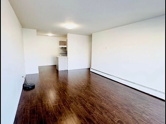 4th image of 15158 Royal Ave #403