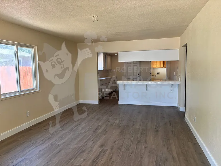 820 W 23rd St — Photo 2