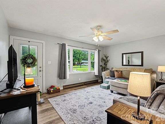4th image of 2712 33rd Ave NE