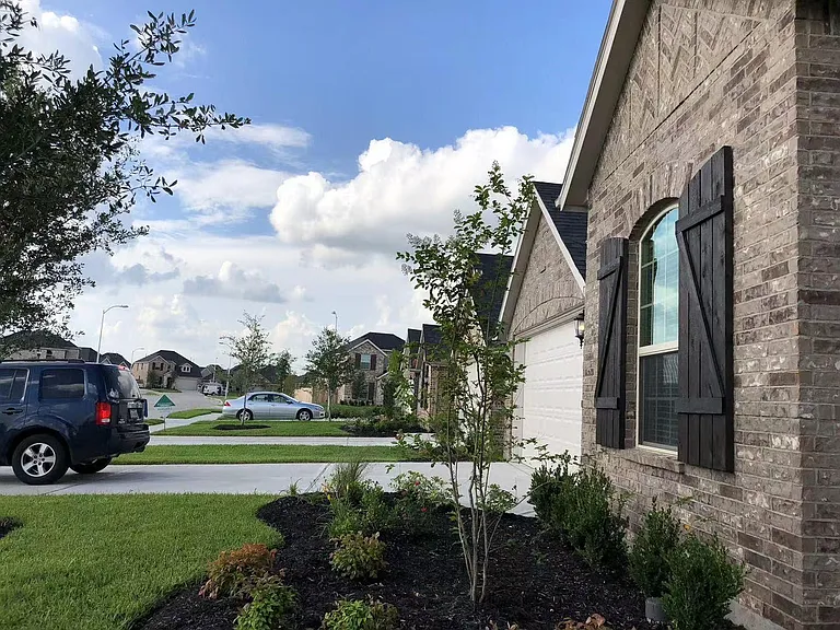 8411 Remington Bluff Ln — Photo 3