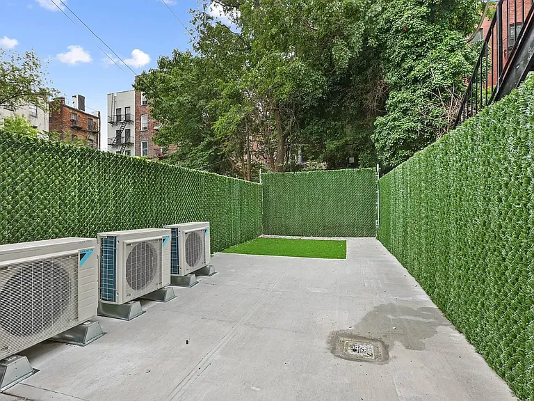 694 Park Pl #1 — Photo 8
