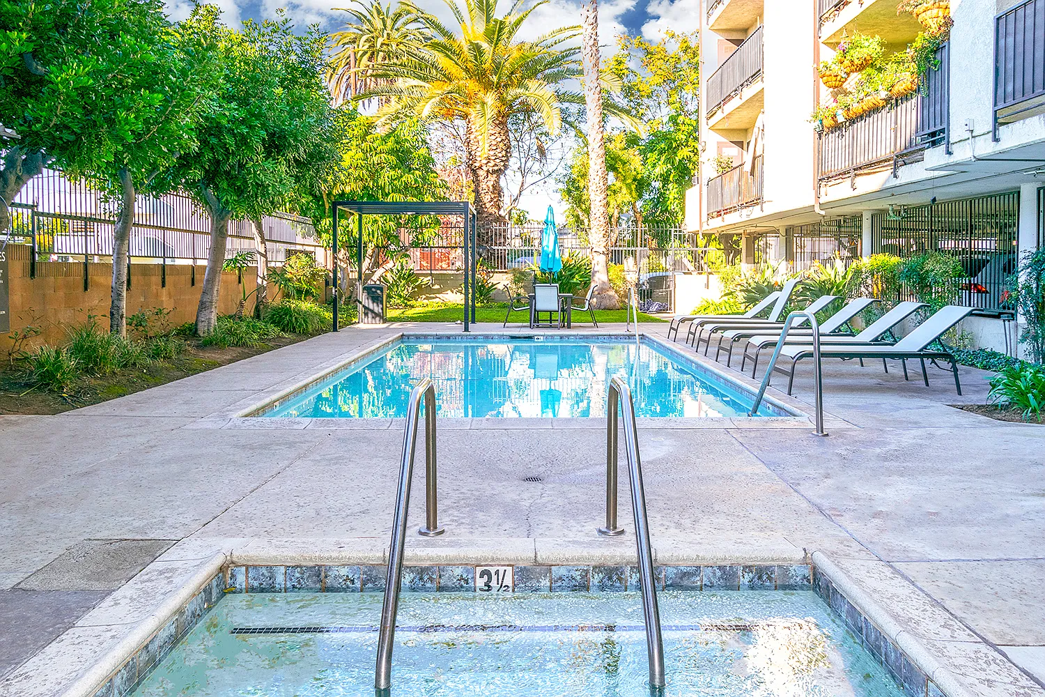 Seapointe Village Apartments — Photo 1