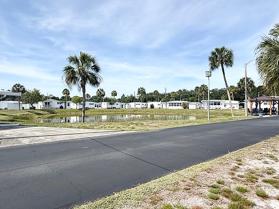5th image of 304 Kimberly Dr