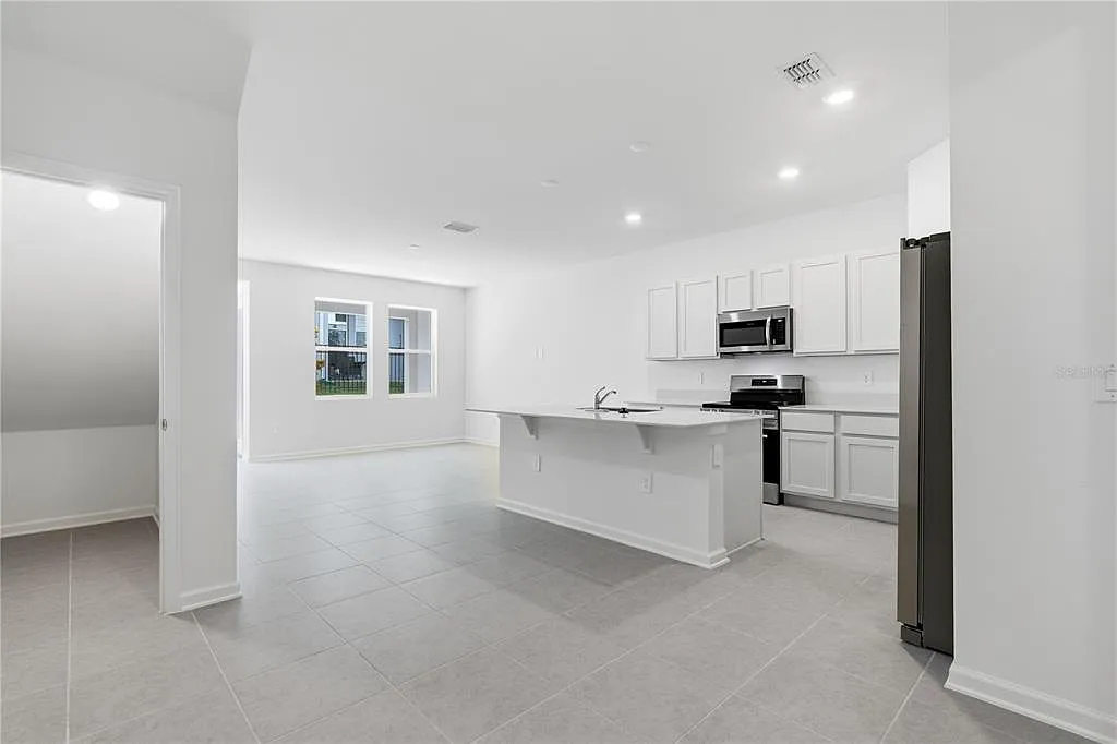 3 bed, 2.5 bath, 1628 sqft, $1,900 — Photo 2
