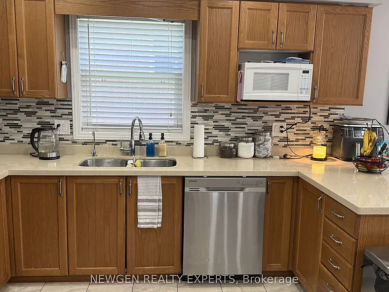 11 Berry Moss St — Photo 10