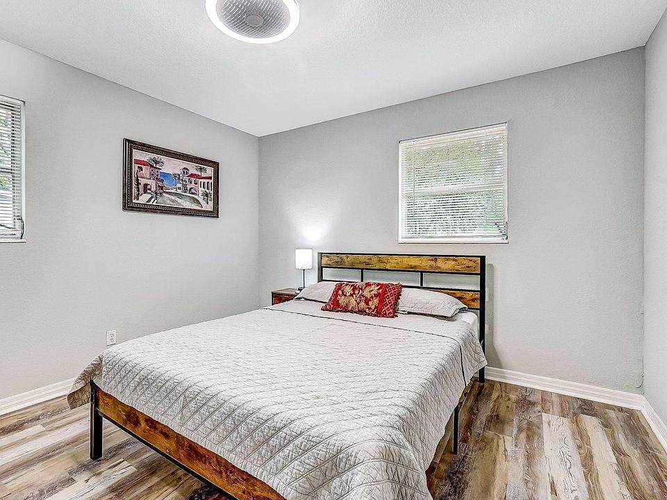 Extra large Master Bedroom w/bathroom