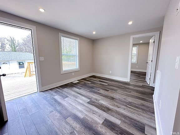 3rd image of 419 Price Ave