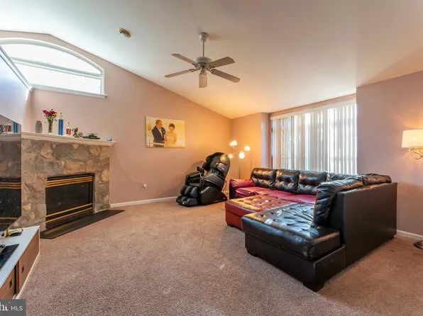 23 Patriot Ct, Upper Chichester, PA 19061