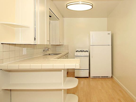5th image of 22625 E Cliff Dr APT 3