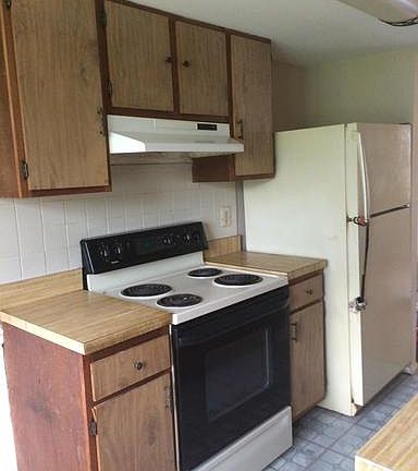 3rd image of 22 Bush Hill Ct